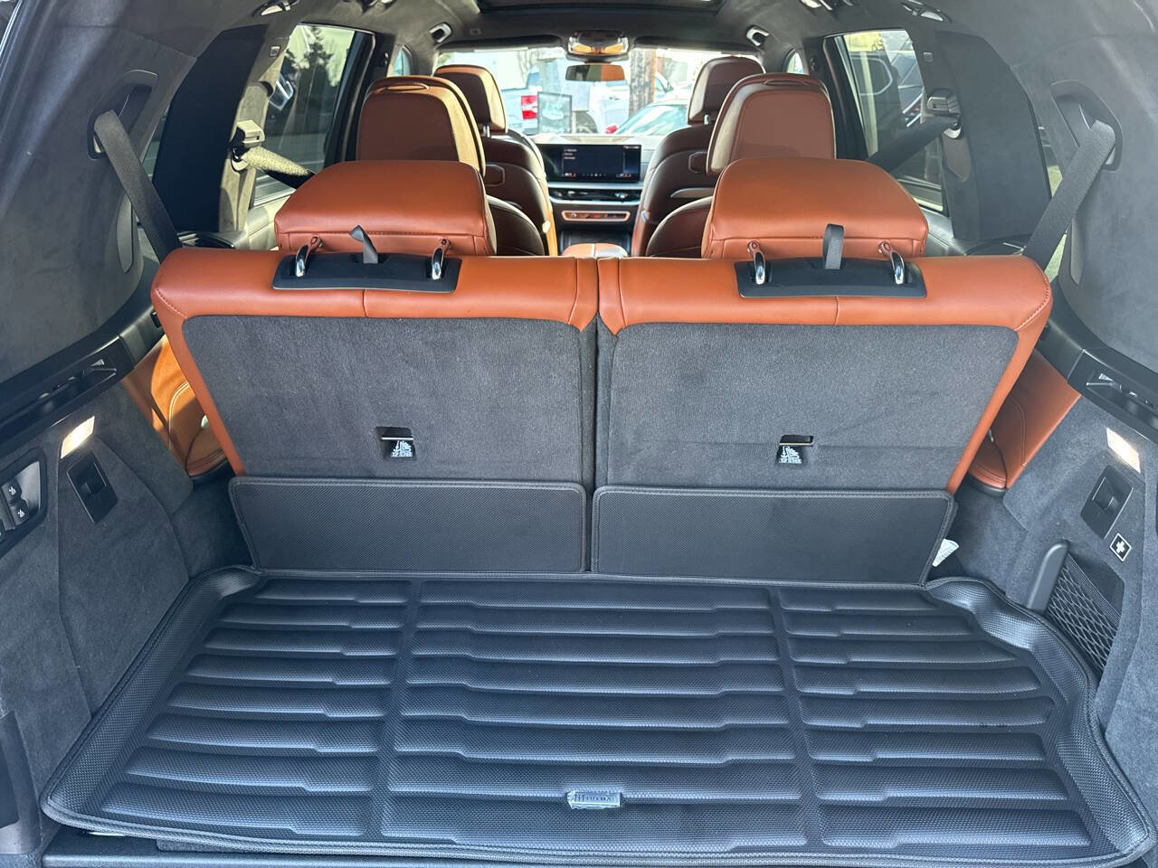 Used 2024 BMW X7 M60i w/ Executive Package image 9