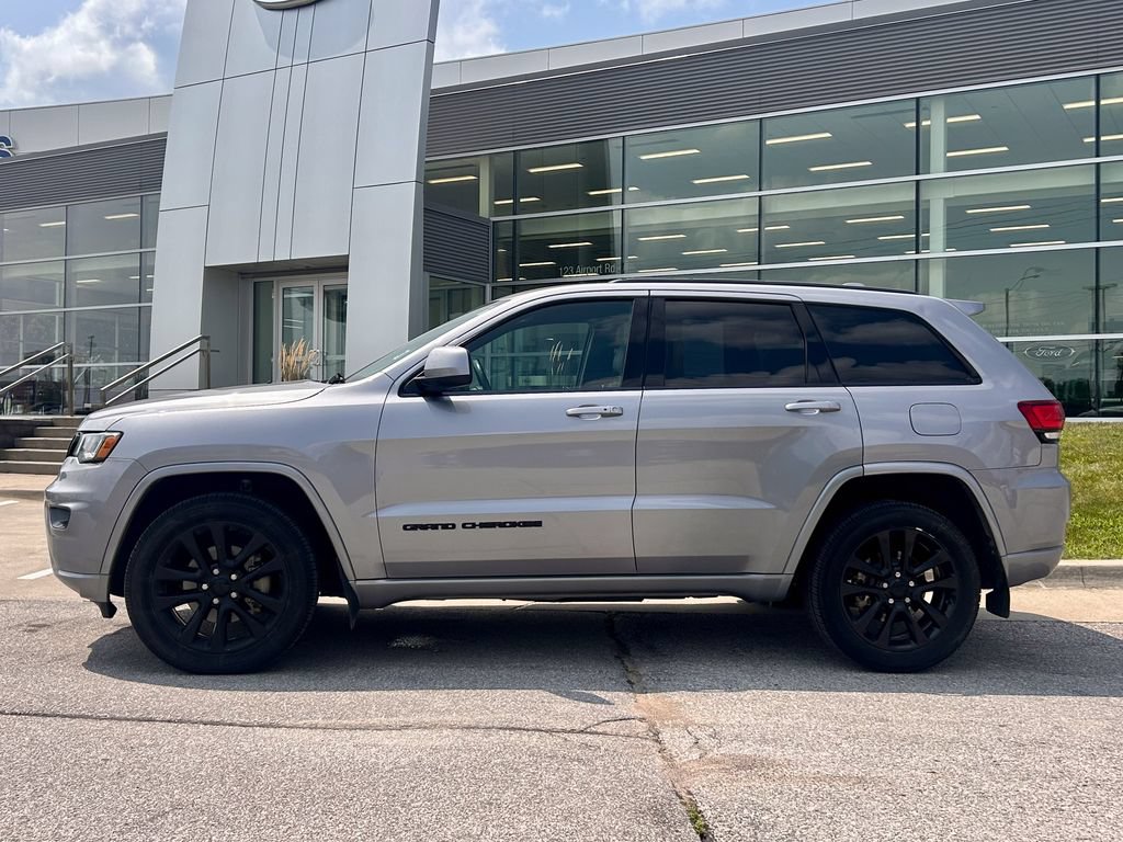 Used 2019 Jeep Grand Cherokee Altitude AWD/4WD image 3