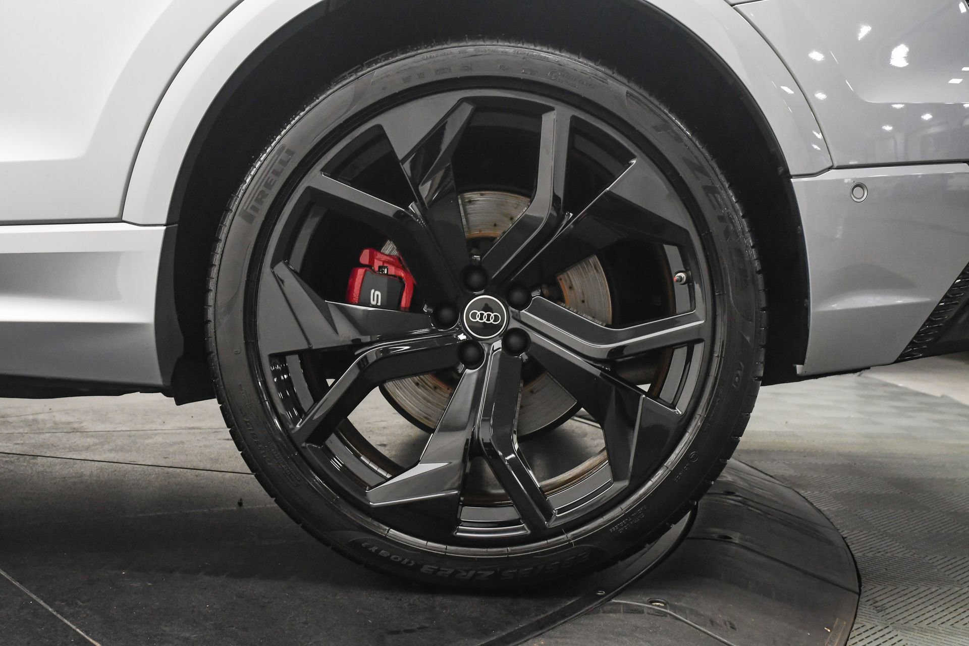 Used 2021 Audi RS Q8 4.0T w/ Black Optic Package image 32