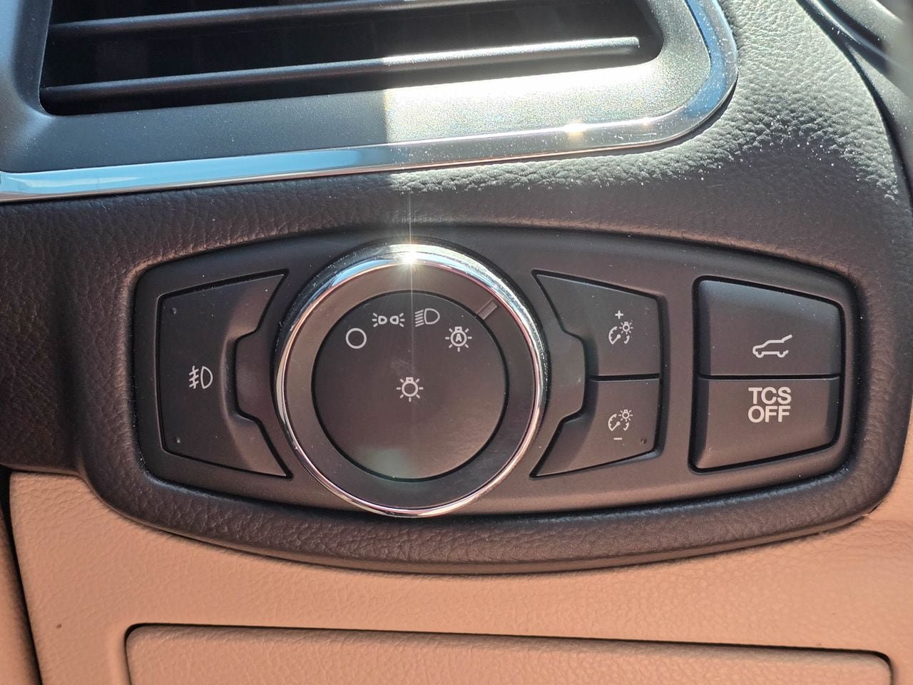 Used 2022 Ford Edge Titanium w/ Equipment Group 301A AWD/4WD image 24