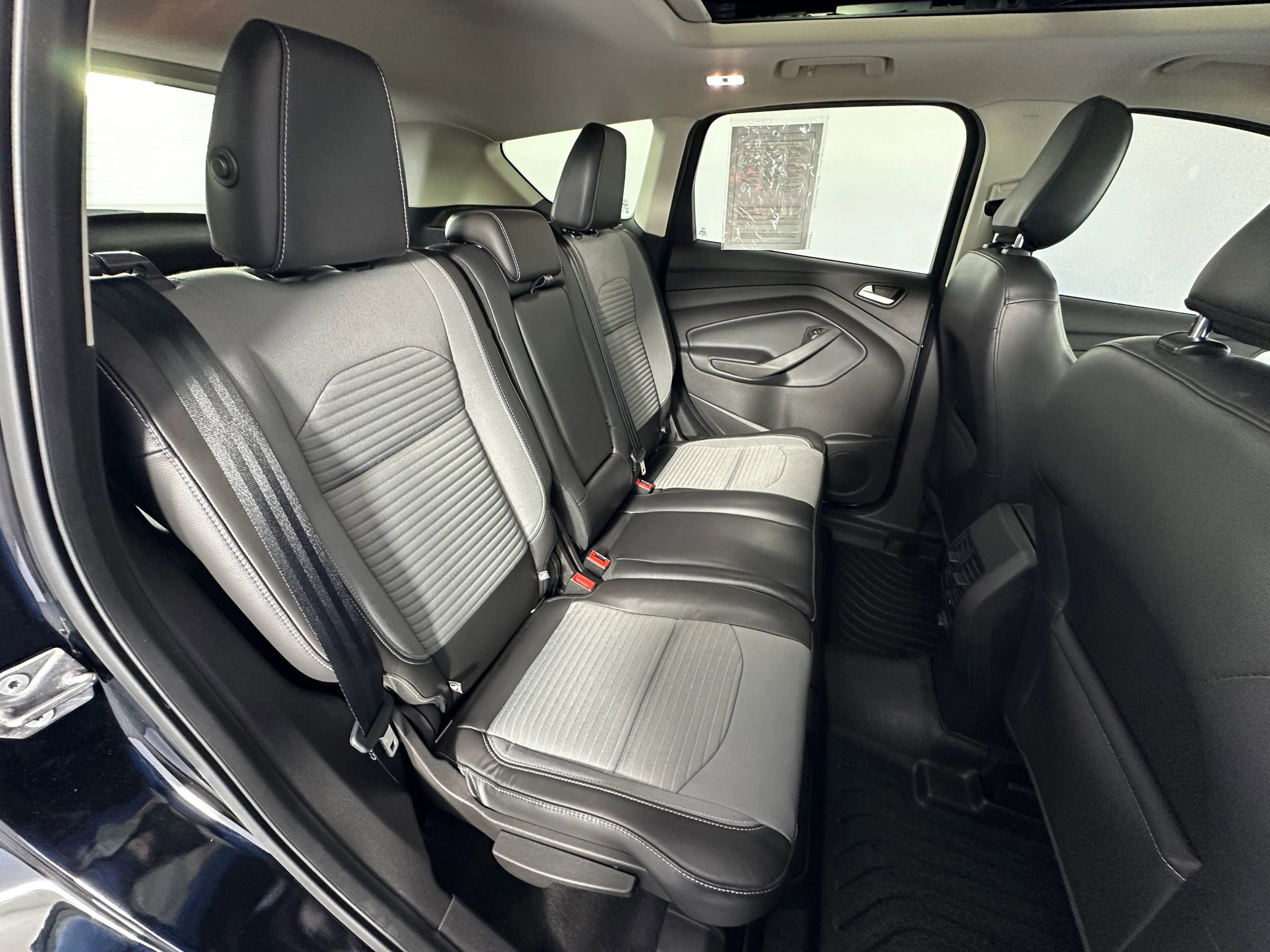 Used 2018 Ford Escape SE w/ Ford Safe & Smart Package AWD/4WD image 37