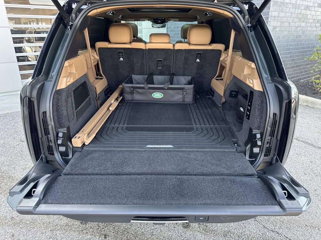 Certified 2023 Land Rover Range Rover Long Wheelbase SE AWD/4WD image 6
