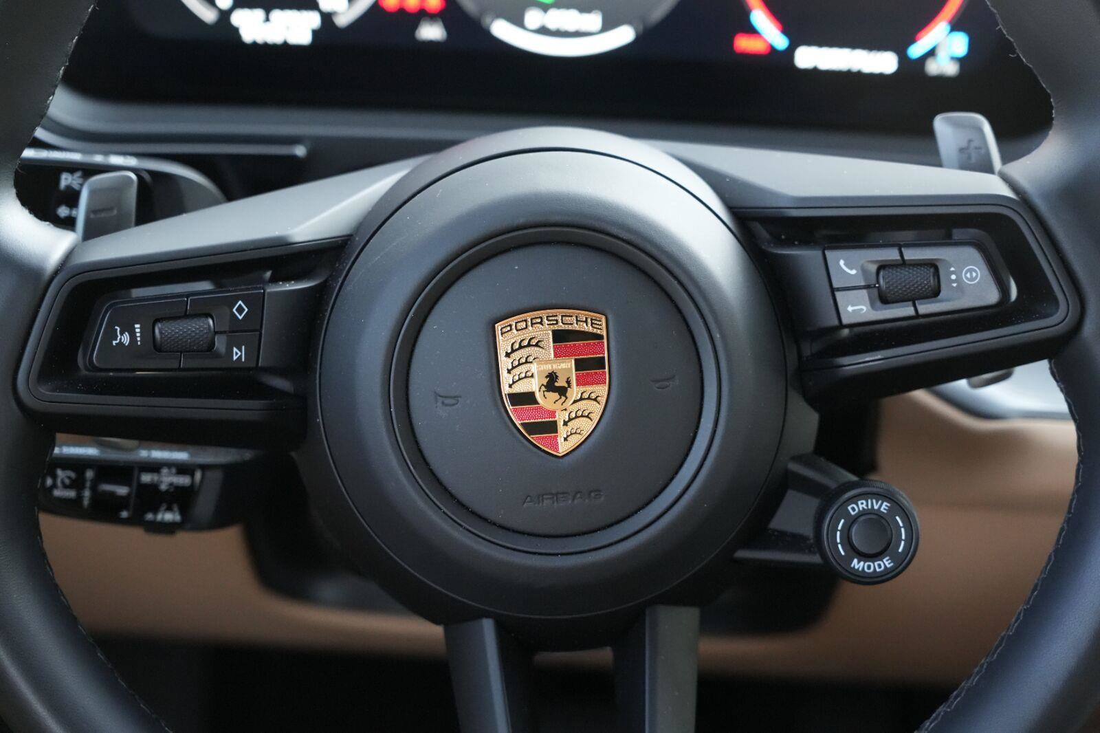 Used 2024 Porsche Cayenne AWD/4WD image 19