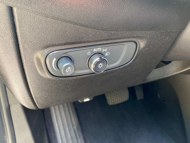 Used 2019 Chevrolet Equinox LT FWD image 16