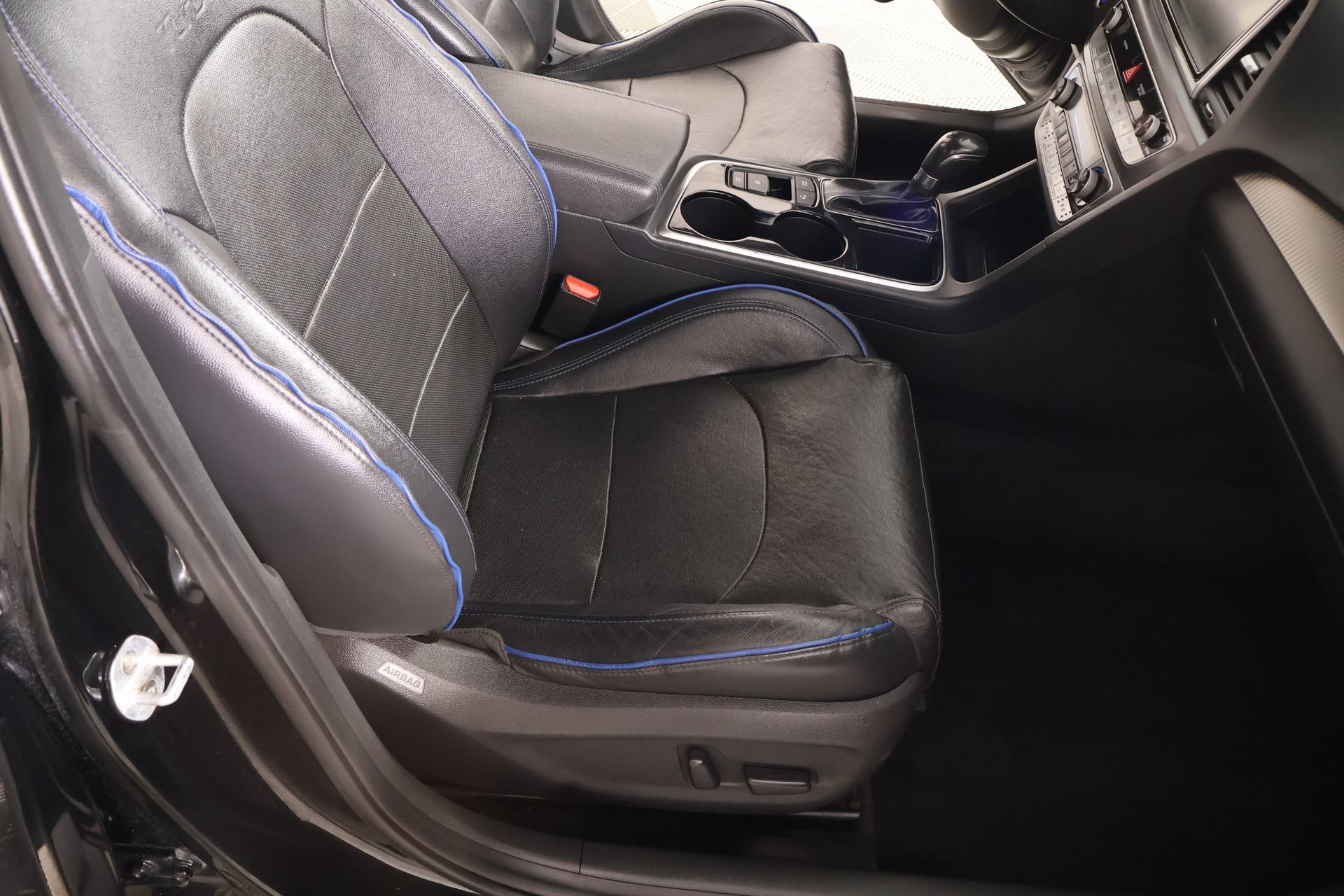 Used 2019 Hyundai Sonata Limited w/ Cargo Package FWD image 14