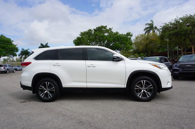 Used 2019 Toyota Highlander LE image 13