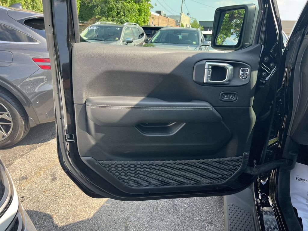 Used 2022 Jeep Gladiator Overland w/ Popular Equipment Package AWD/4WD image 15