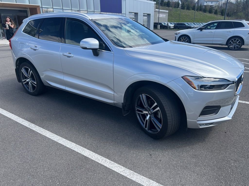 Used 2021 Volvo XC60 T5 Momentum w/ Premium Package image 4