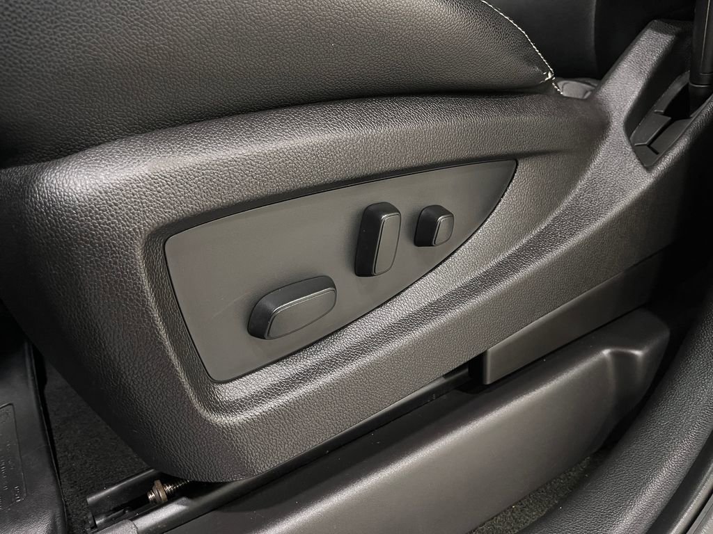 Used 2017 Chevrolet Suburban LT image 16