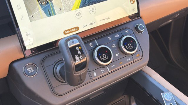 New 2026 Land Rover Defender 110 X-Dynamic SE image 26