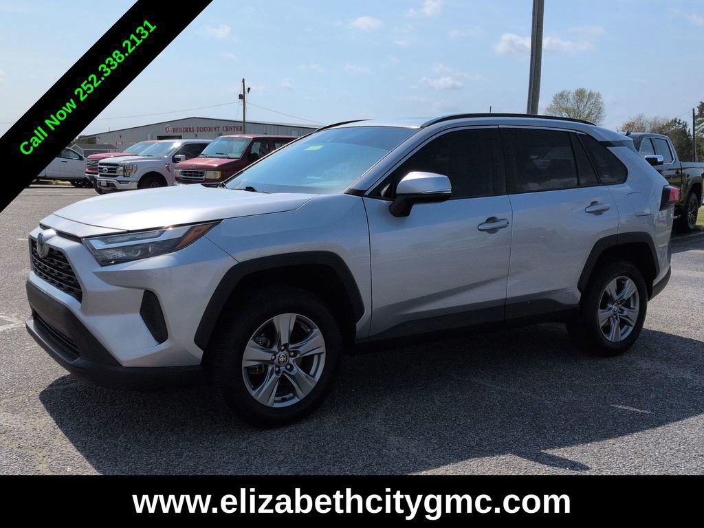 Used 2022 Toyota RAV4 XLE w/ Convenience Package image 8