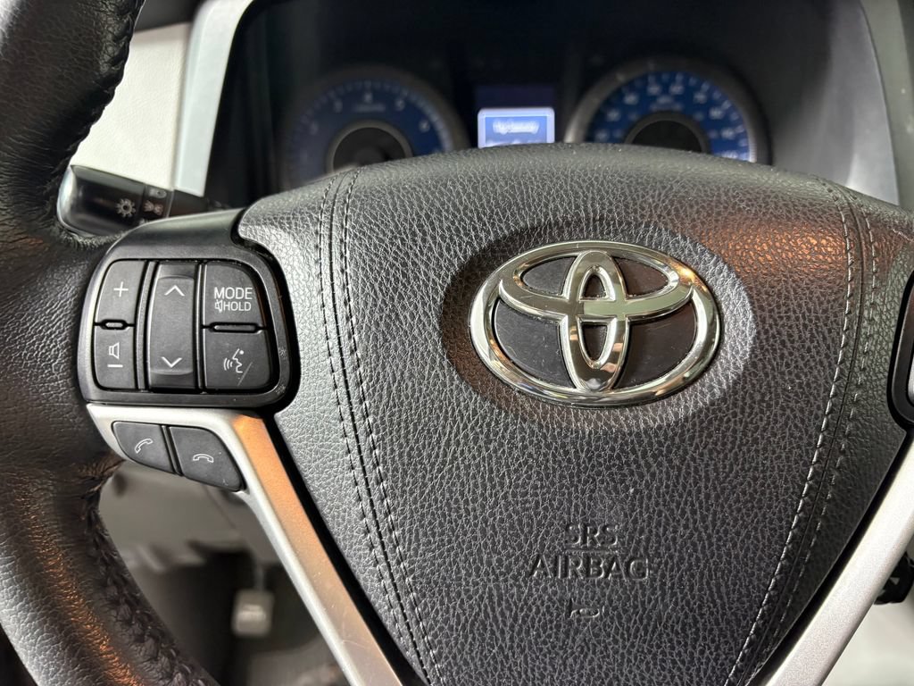 Used 2020 Toyota Sienna XLE FWD image 24