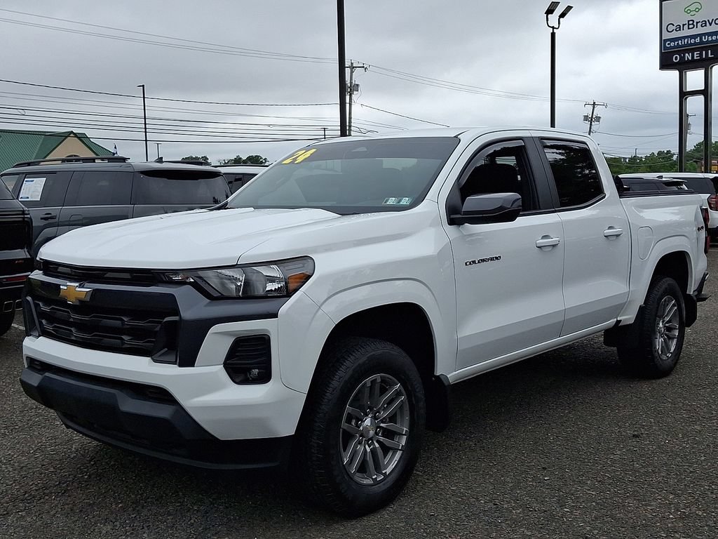 Used 2024 Chevrolet Colorado LT w/ LT Convenience Package AWD/4WD image 3