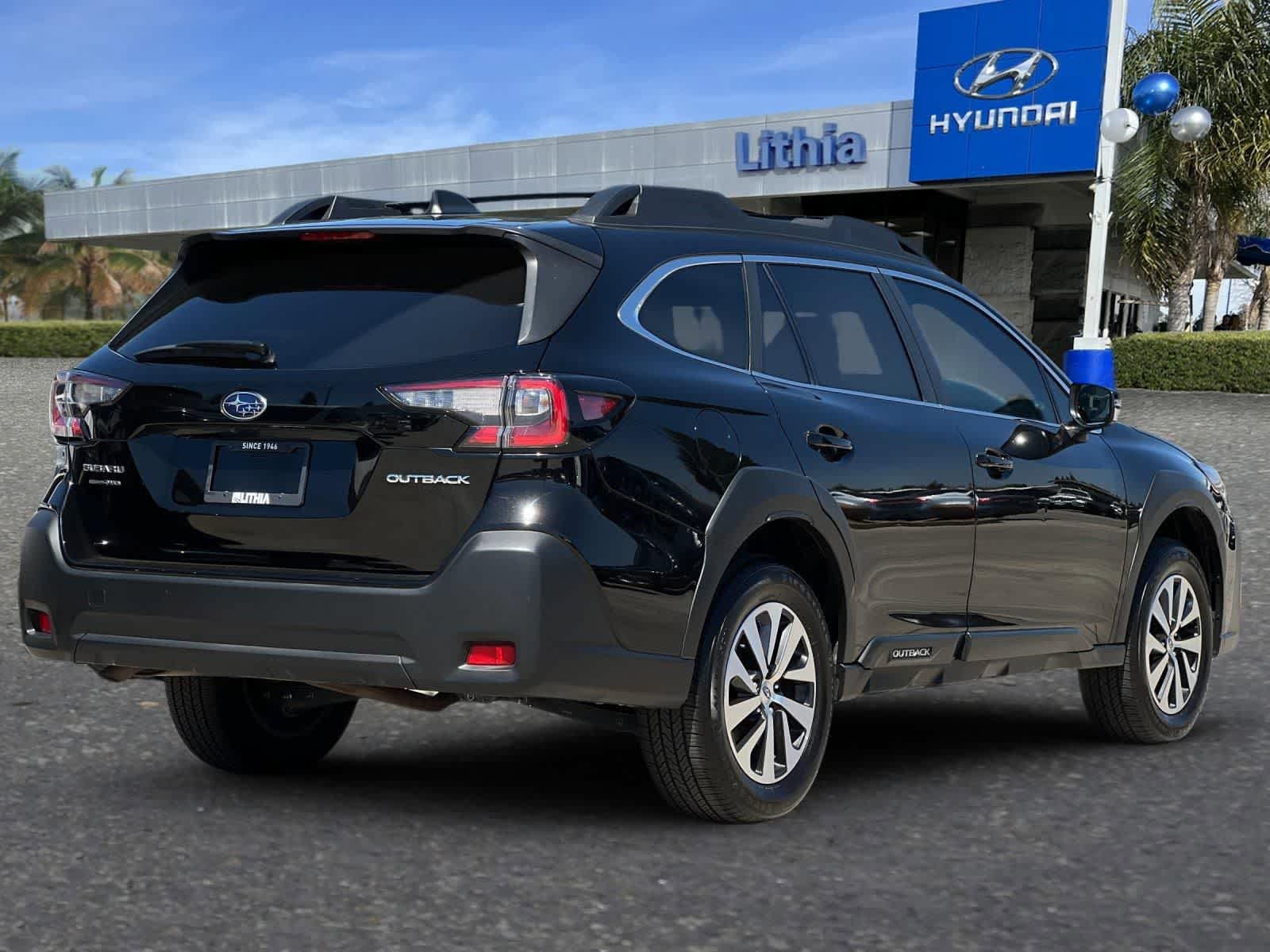 Used 2024 Subaru Outback Premium AWD/4WD image 3