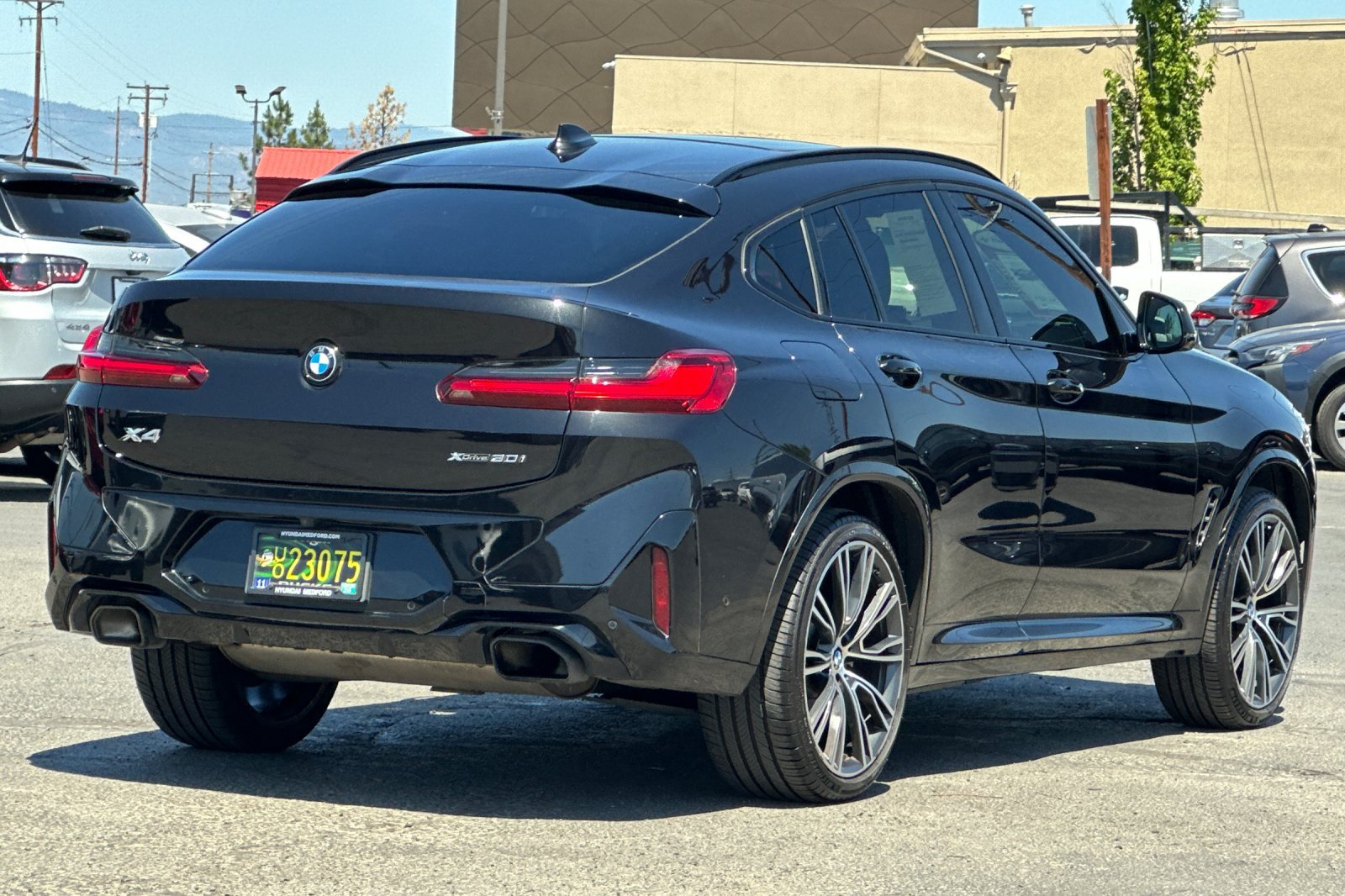 Used 2023 BMW X4 xDrive30i w/ M Sport Package AWD/4WD image 4