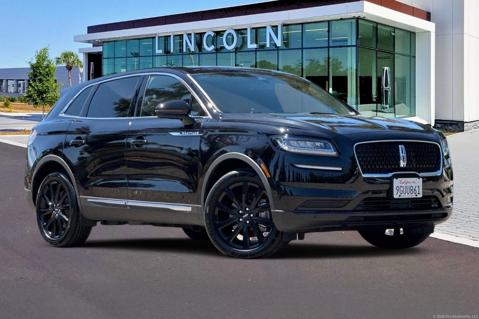 Used 2023 Lincoln Nautilus Reserve w/ Equipment Group 201A AWD/4WD image 2