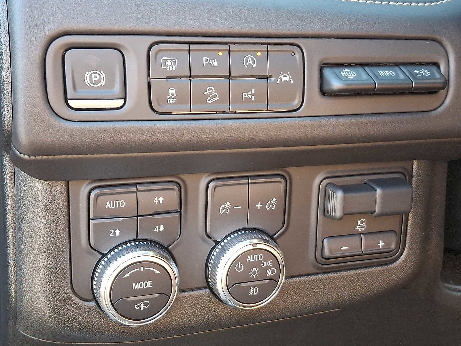 Certified 2024 GMC Yukon XL Denali Ultimate image 32