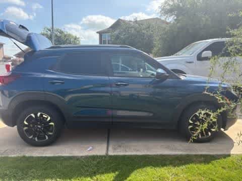 Used 2021 Chevrolet TrailBlazer LT w/ Convenience Package FWD image 2