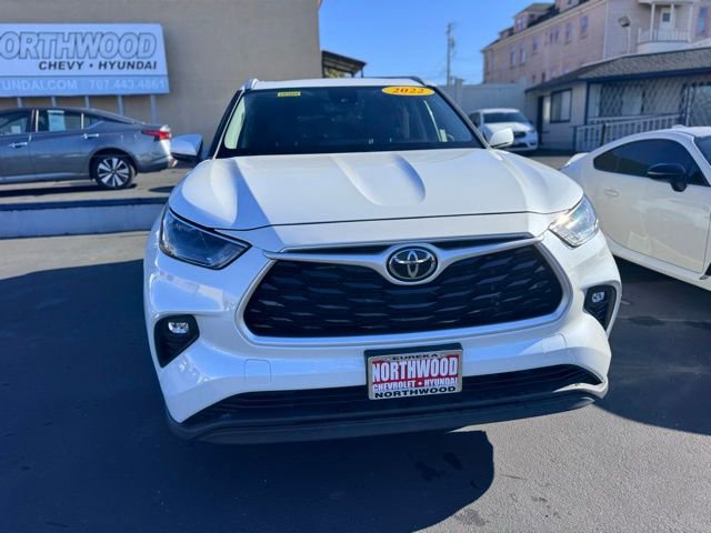Used 2022 Toyota Highlander XLE FWD image 4