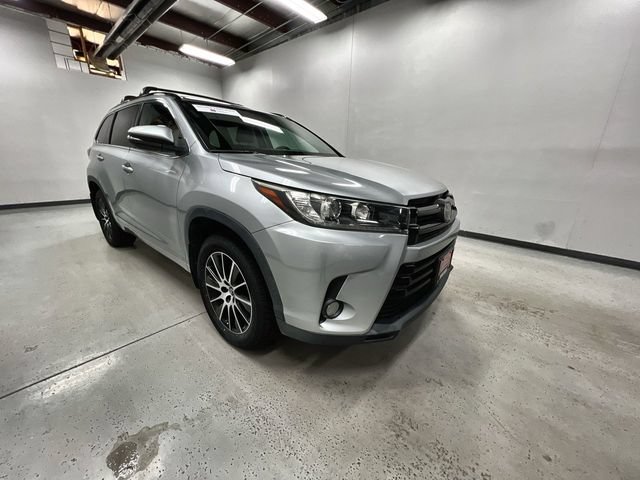 Certified 2017 Toyota Highlander SE AWD/4WD image 2