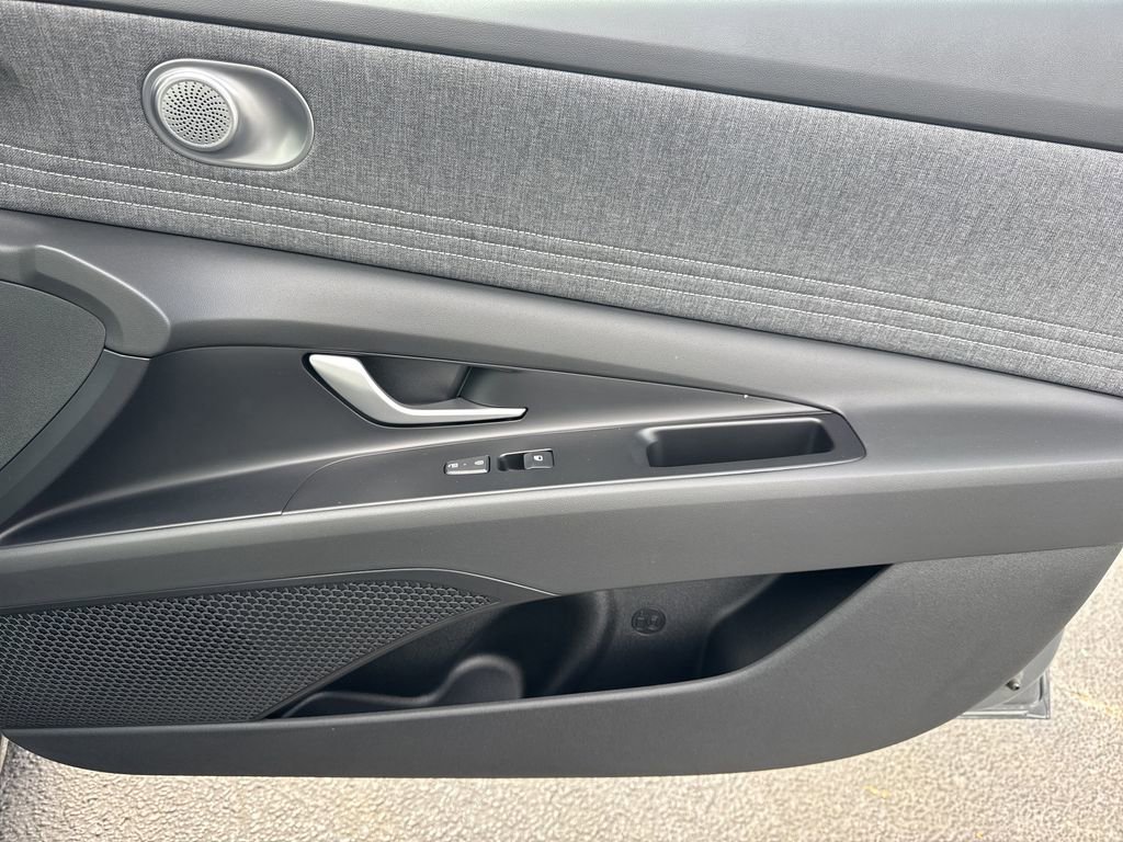 New 2026 Hyundai Elantra Limited FWD image 14