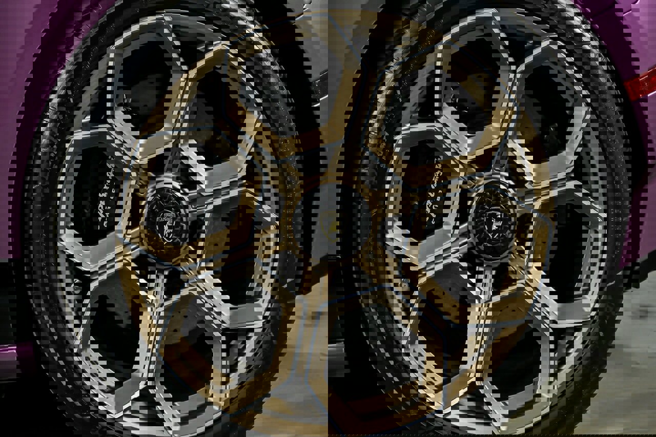 Used 2023 Lamborghini Huracan Tecnica image 12