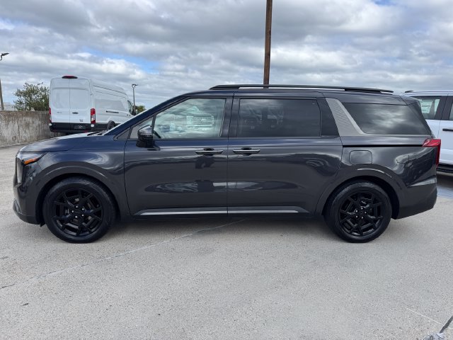 Used 2025 Kia Carnival SX w/ SX Dark Edition Package FWD image 8