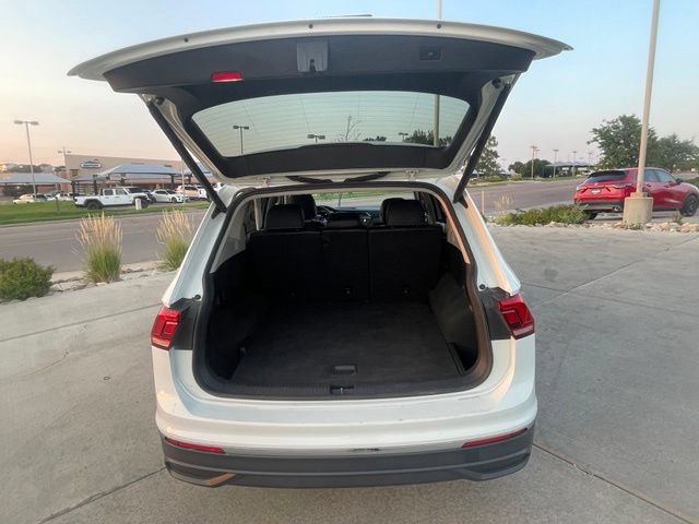 Used 2024 Volkswagen Tiguan SE AWD/4WD image 28