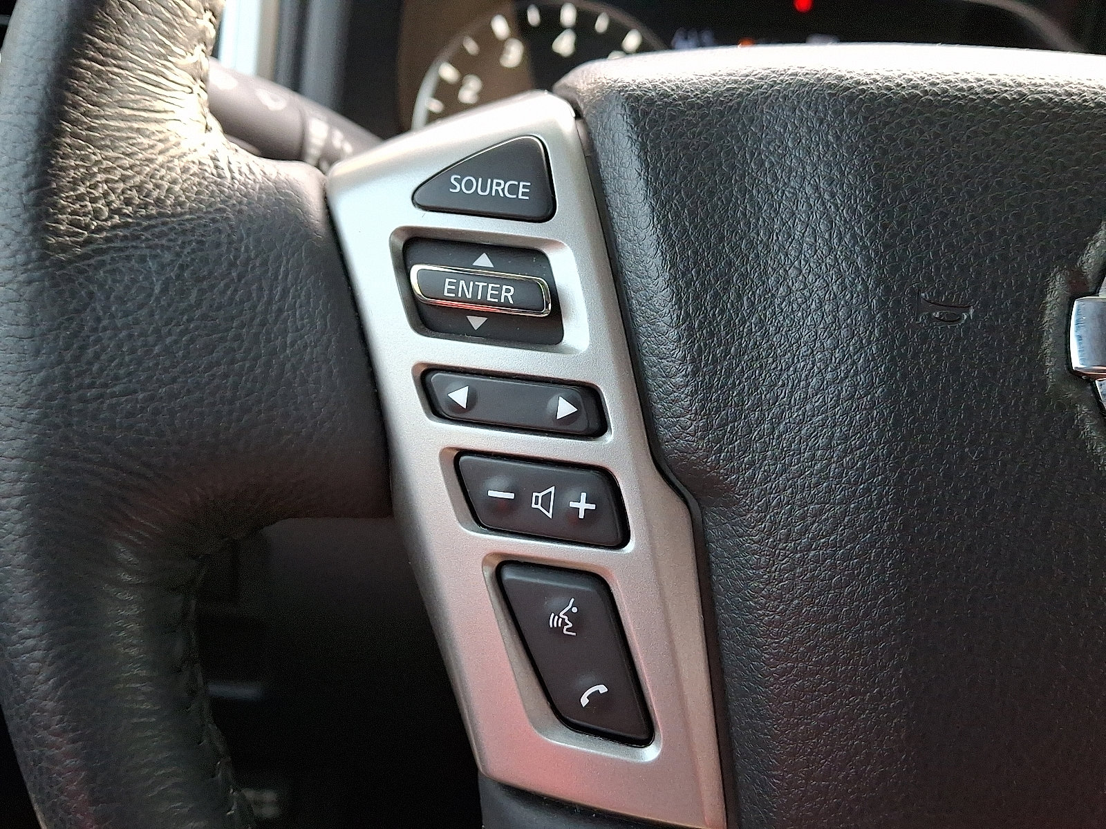 Used 2021 Nissan Titan SV w/ SV Convenience Package image 19