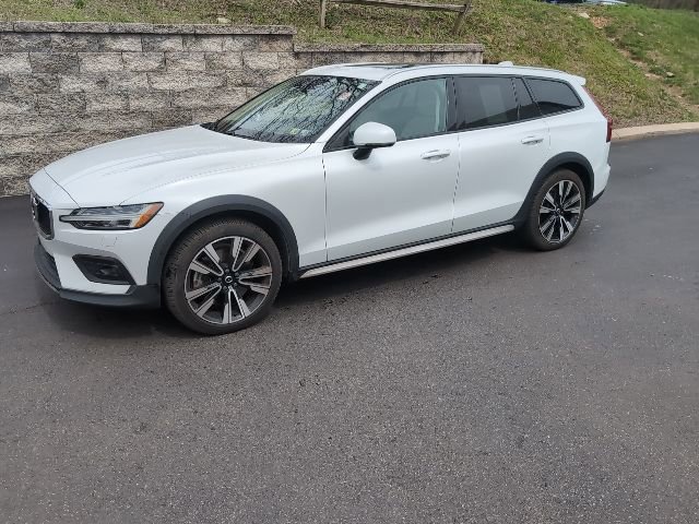 Used 2020 Volvo V60 T5 Cross Country w/ Protection Package AWD/4WD image 5