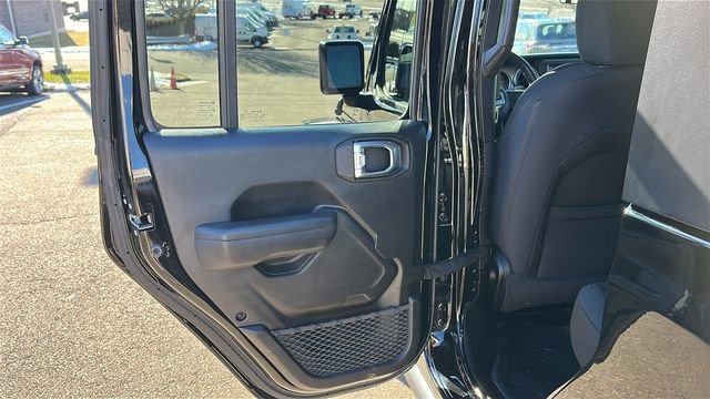 Used 2022 Jeep Gladiator Willys image 19