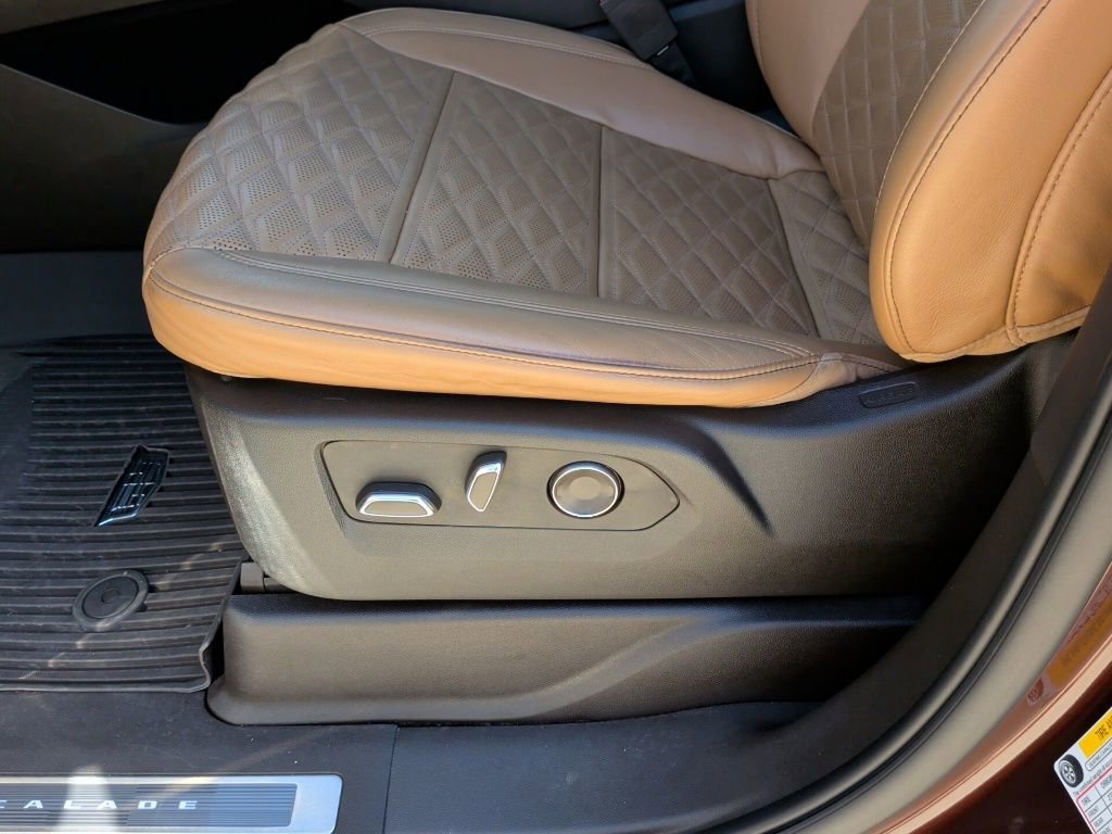 Used 2023 Cadillac Escalade Premium Luxury w/ LPO, Radiant Package image 14