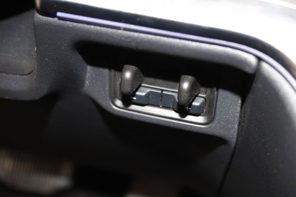 Used 2025 Ford Expedition Platinum image 29