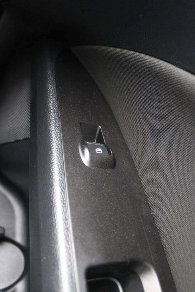 Used 2017 Ford Fusion SE FWD image 22