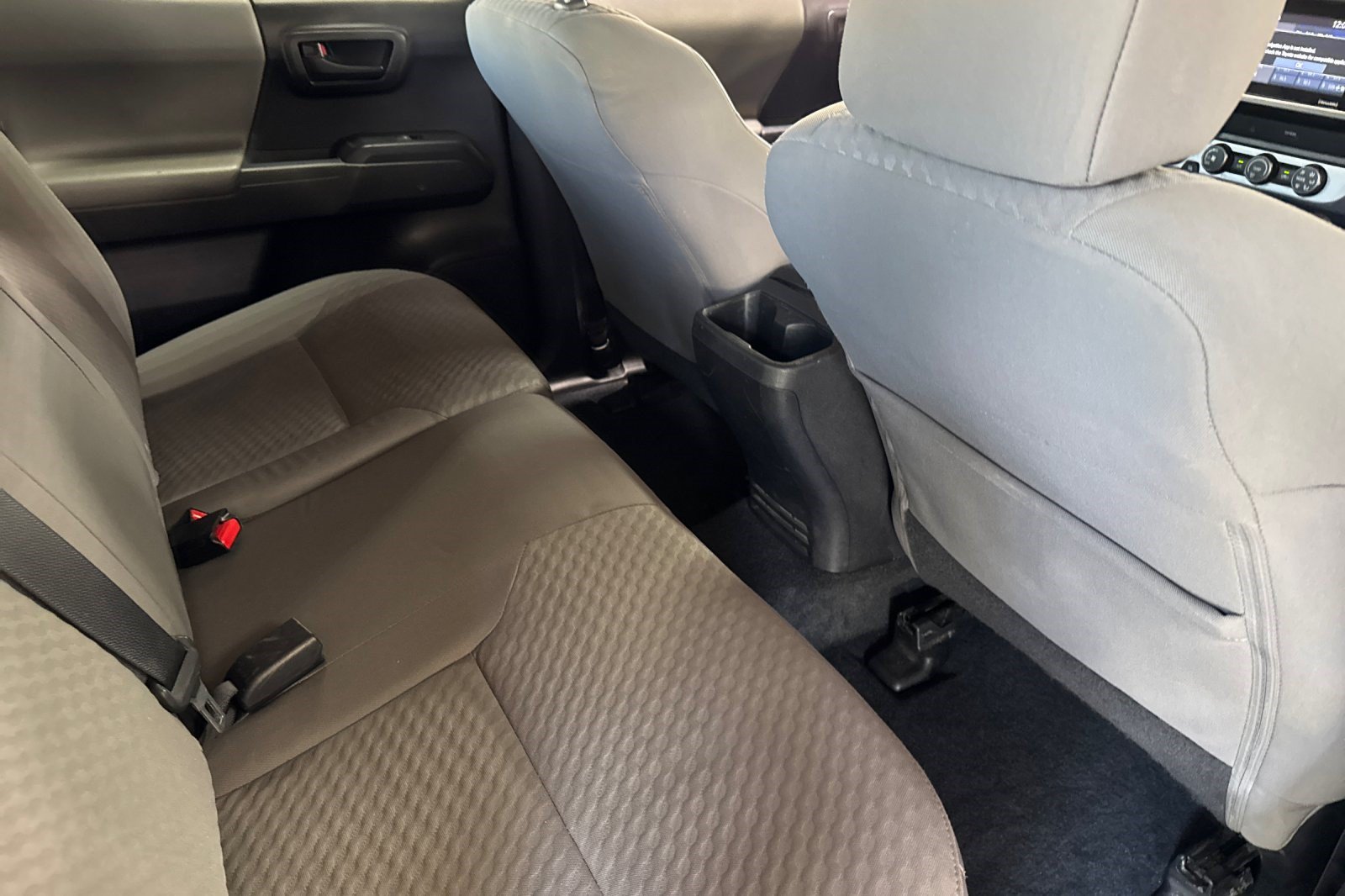 Used 2020 Toyota Tacoma SR AWD/4WD image 32