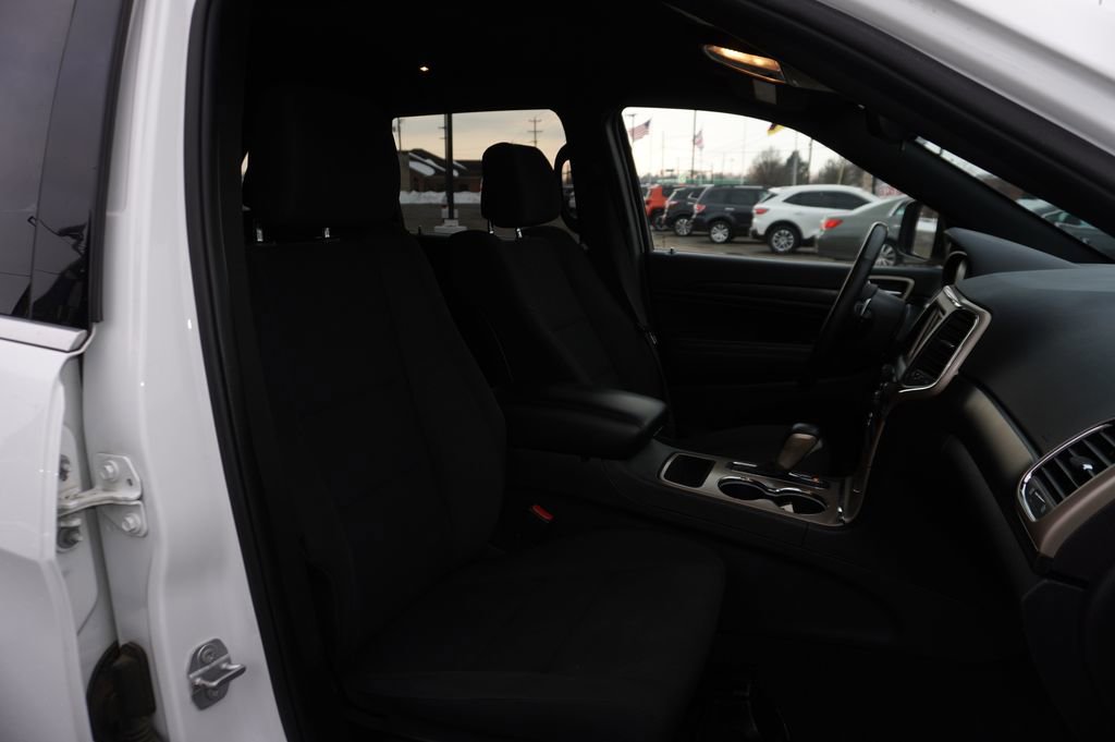 Used 2017 Jeep Grand Cherokee Laredo w/ Quick Order Package 23E image 28