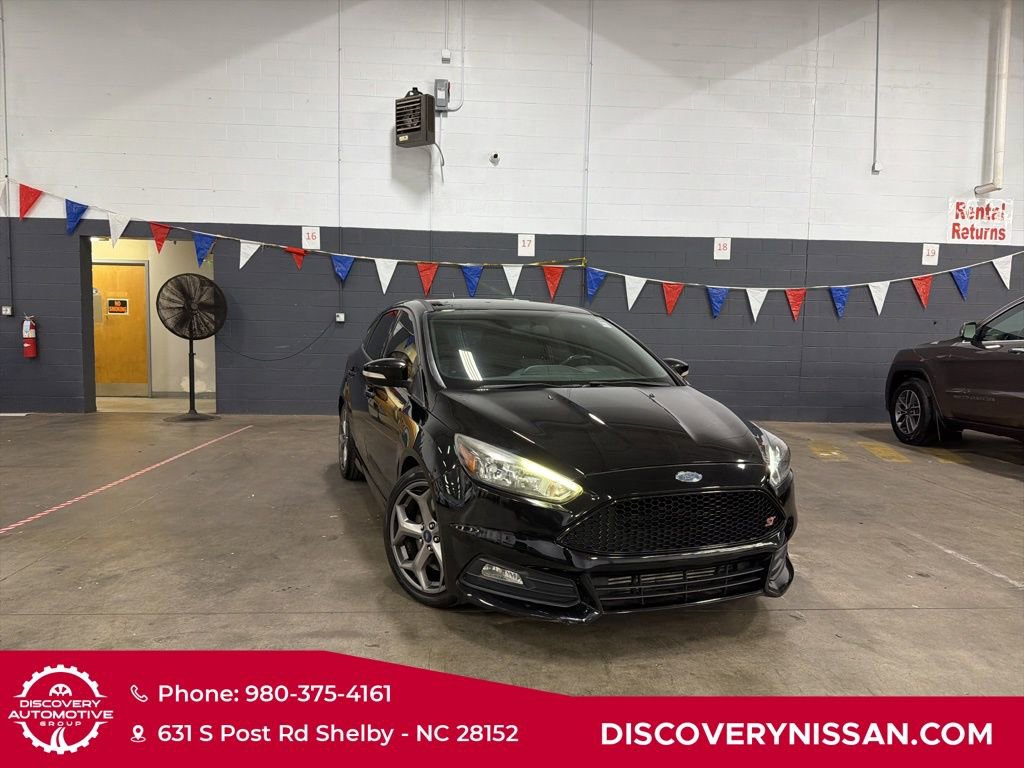 Used 2017 Ford Focus ST image 45