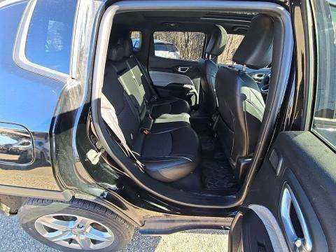 Used 2024 Jeep Compass Latitude w/ Sun and Sound Group image 18