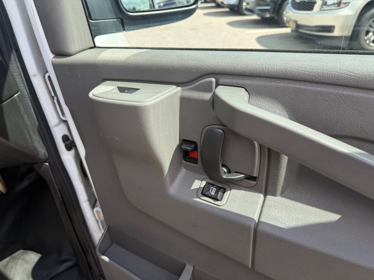 Used 2017 GMC Savana 3500 LS RWD image 33