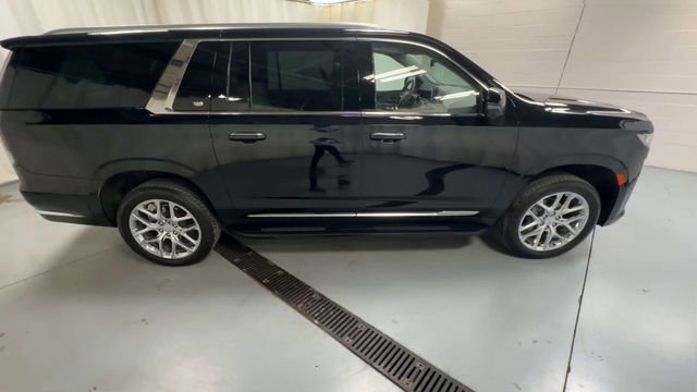 Used 2023 Cadillac Escalade ESV Premium Luxury Platinum image 9