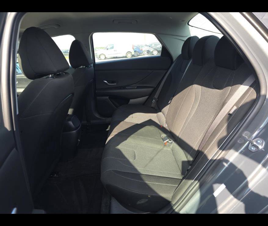 Used 2025 Hyundai Elantra SE FWD image 7