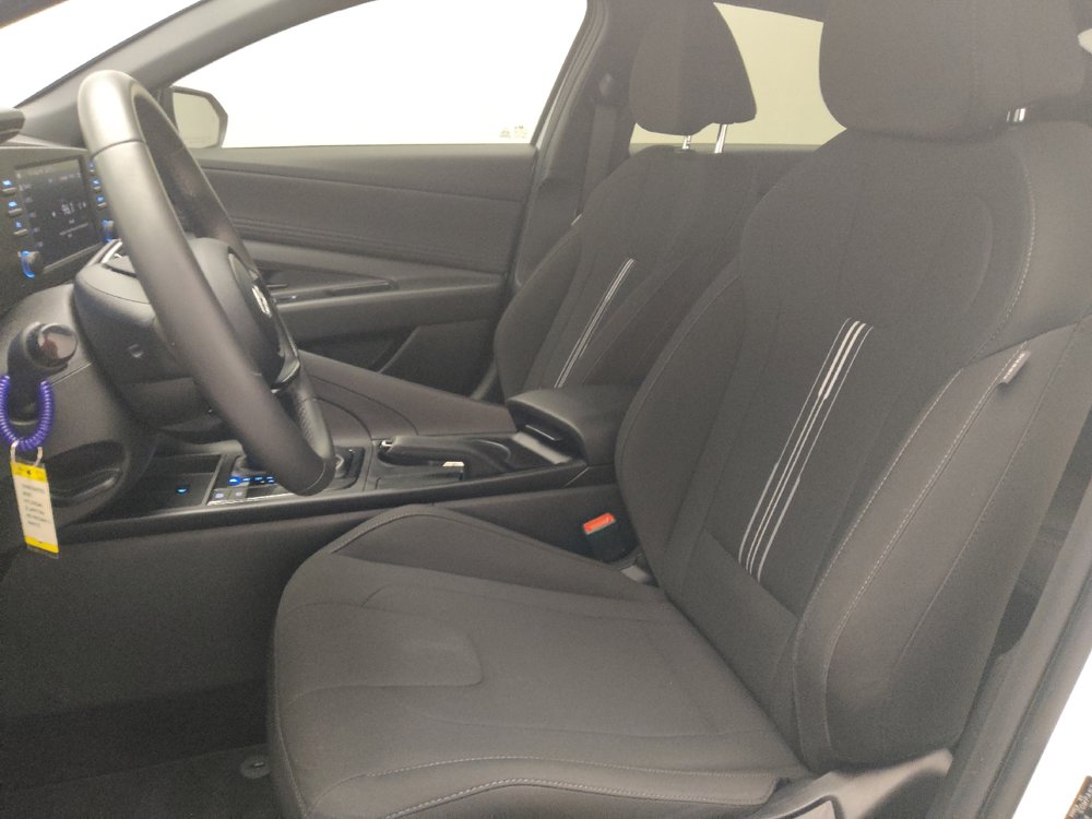 Used 2025 Hyundai Elantra Sport FWD image 17