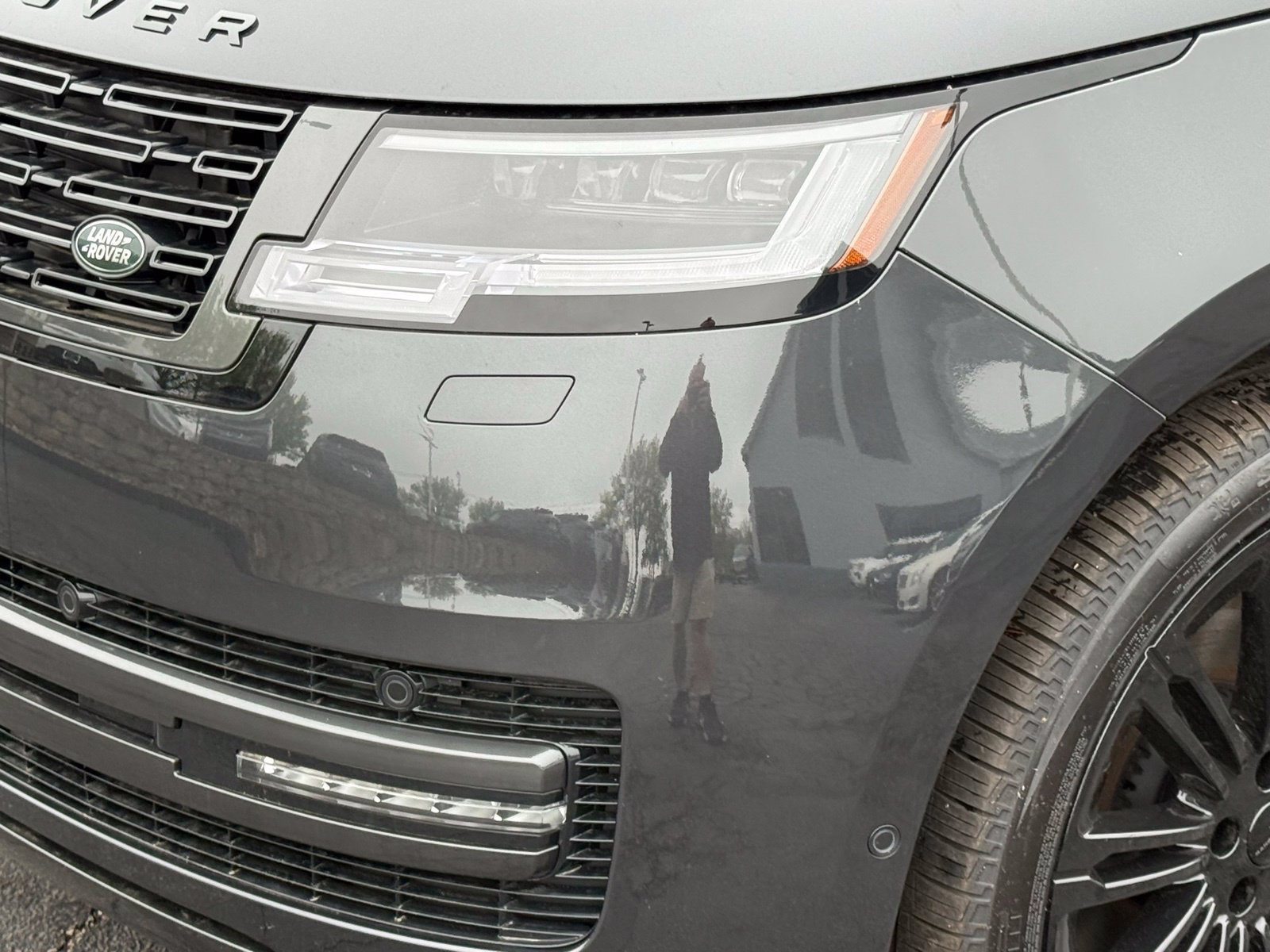 New 2026 Land Rover Range Rover Long Wheelbase SE AWD/4WD image 11