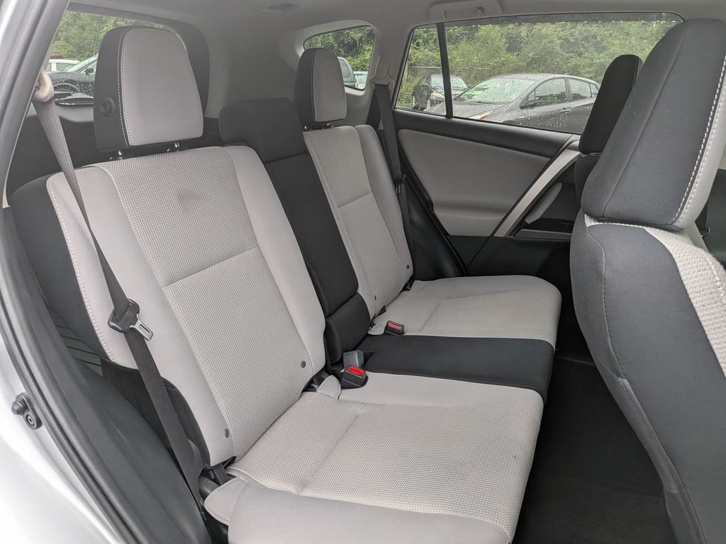 Used 2018 Toyota RAV4 XLE FWD image 19