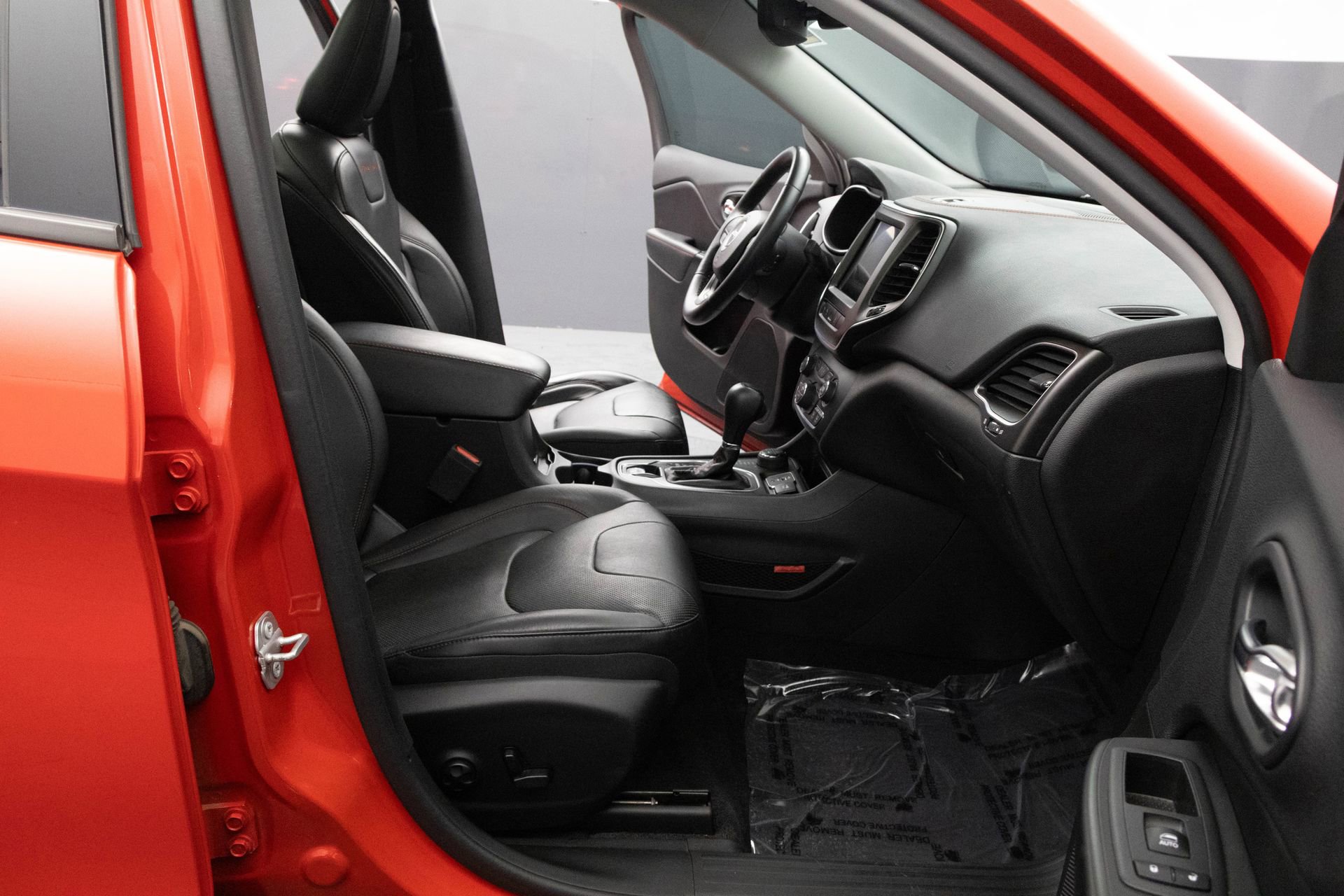 Used 2019 Jeep Cherokee Trailhawk image 40