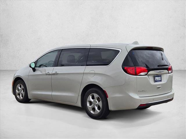 Used 2017 Chrysler Pacifica Touring Plus w/ Tire & Wheel Group FWD image 7