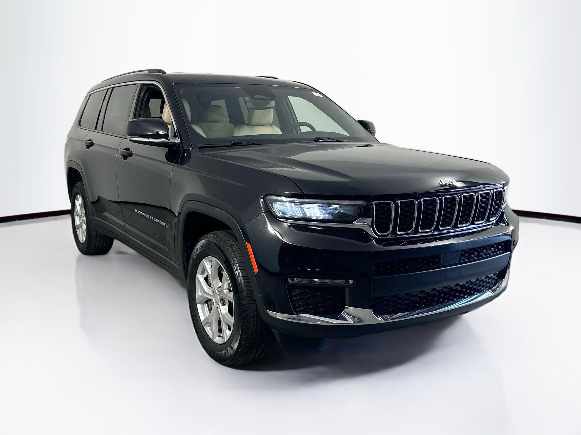 Used 2023 Jeep Grand Cherokee L Limited AWD/4WD image 3