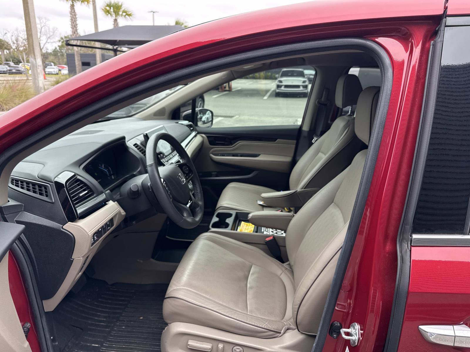 Used 2024 Honda Odyssey Elite image 5