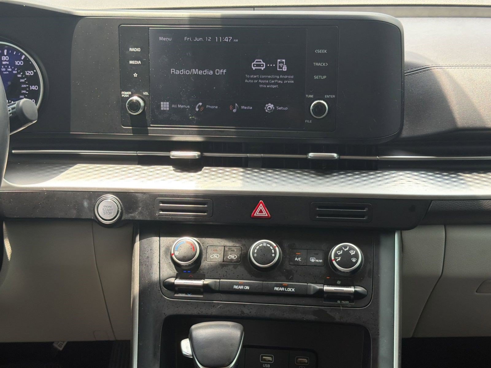 Used 2023 Kia Carnival LX FWD image 26