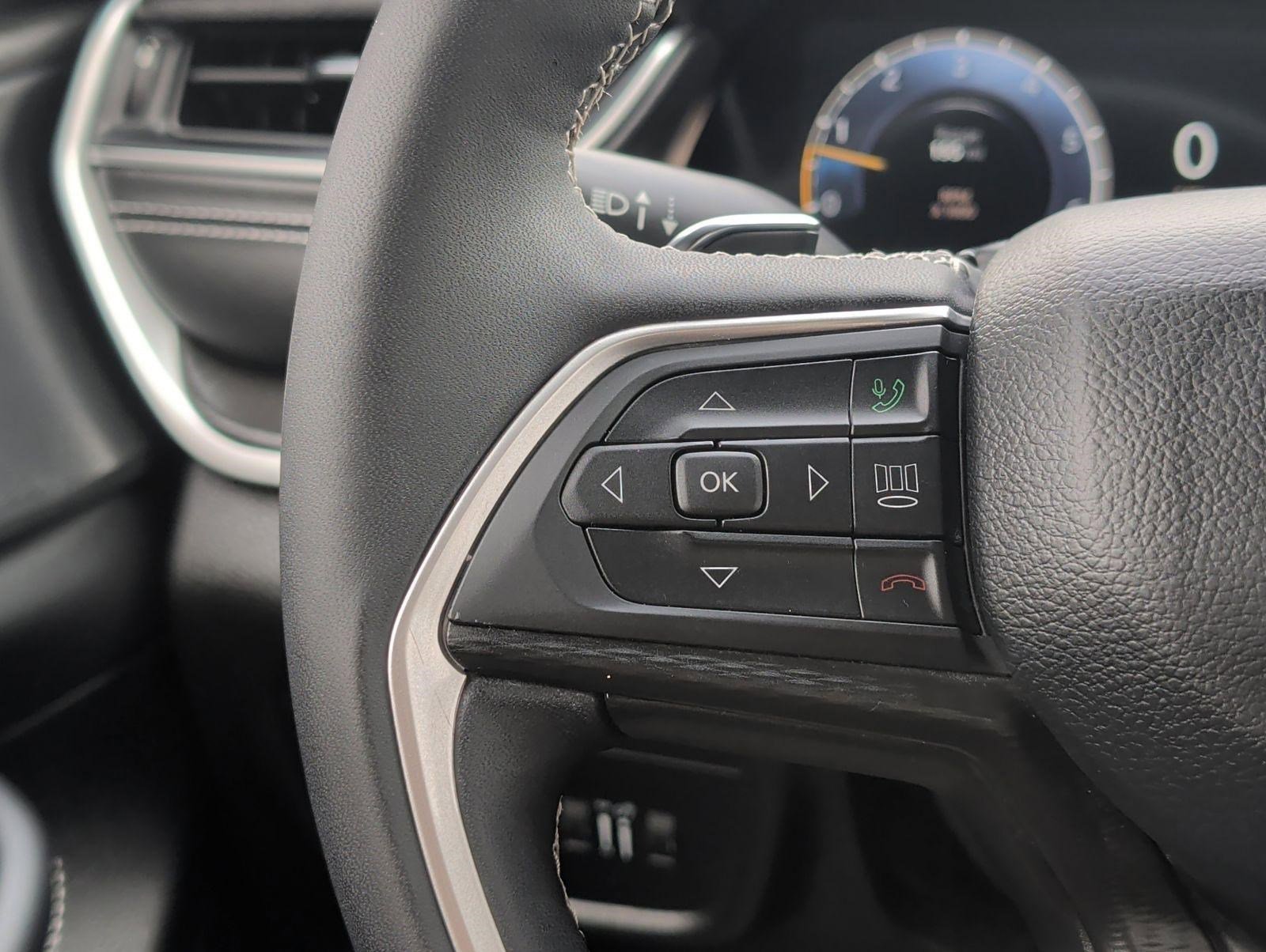 Used 2023 Jeep Grand Cherokee Altitude RWD image 14